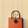 Shopping bag icon representing handmade crafts retail.